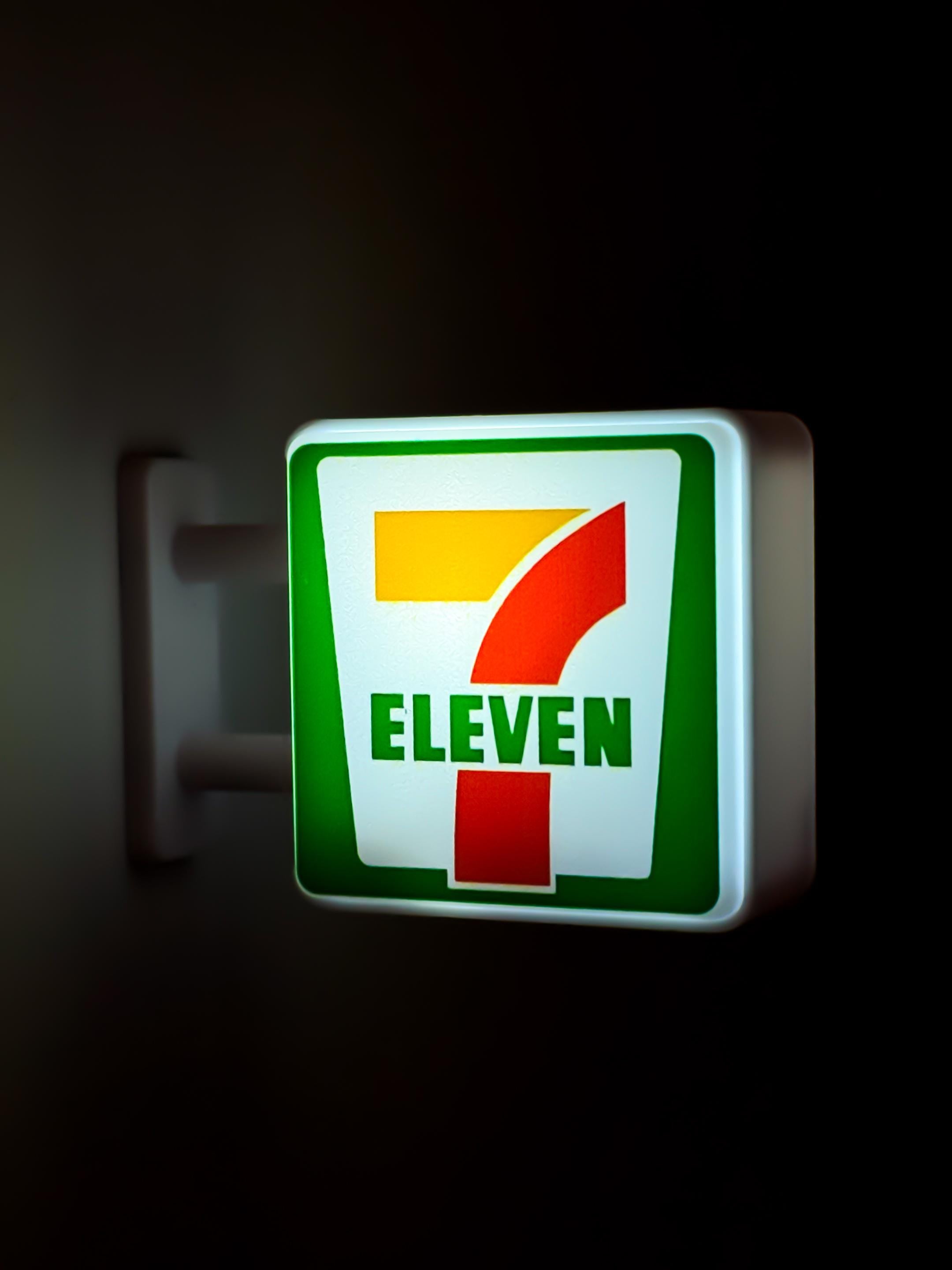 7-Eleven Magnet Lightbox – Japanese Kombini Inspired Mini Sign