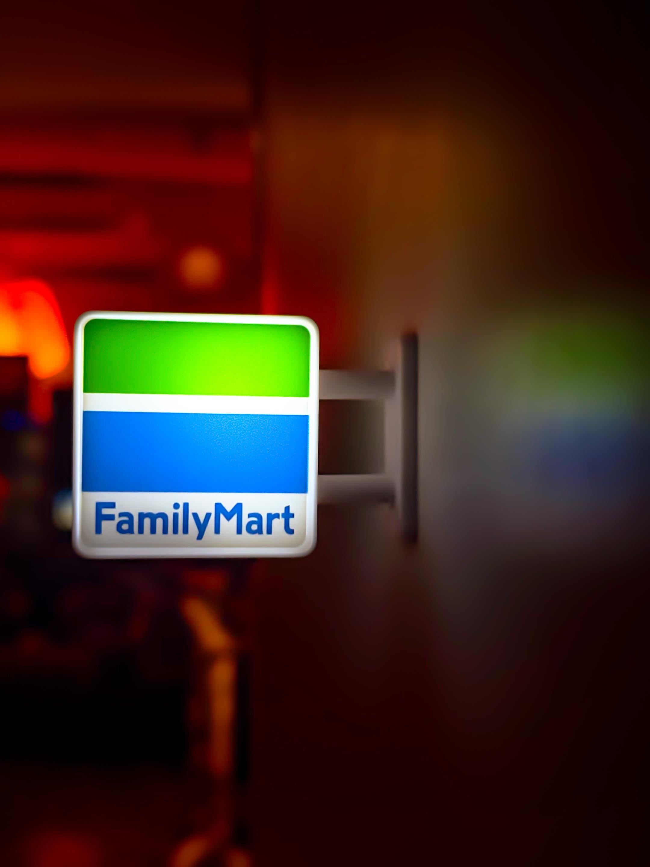 FamilyMart Fridge Magnet – LED Light Up Konbini Sign, Glowing Convenience Store Neon Magnet, Cute Japanese Refrigerator Decor