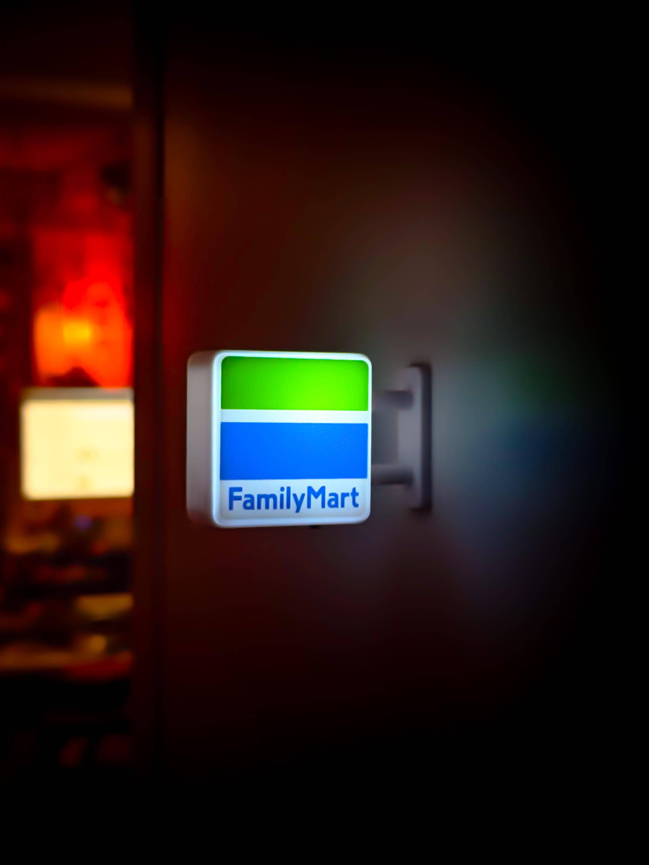 FamilyMart Fridge Magnet – LED Light Up Konbini Sign, Glowing Convenience Store Neon Magnet, Cute Japanese Refrigerator Decor