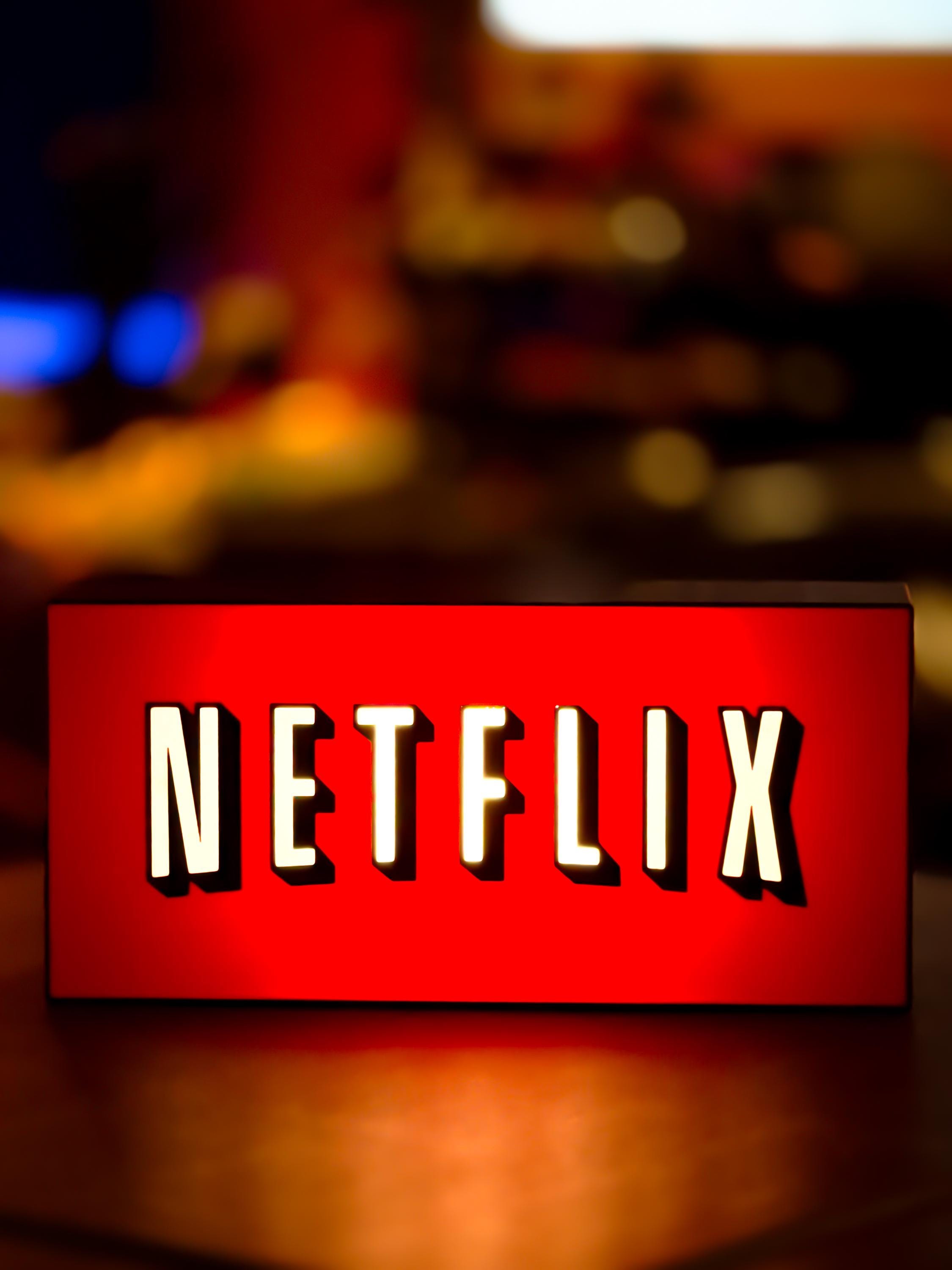 Netflix Logo Lightbox | Retro LED Sign | USB Powered Night Lamp | Gamer Room & Home Theater Decor