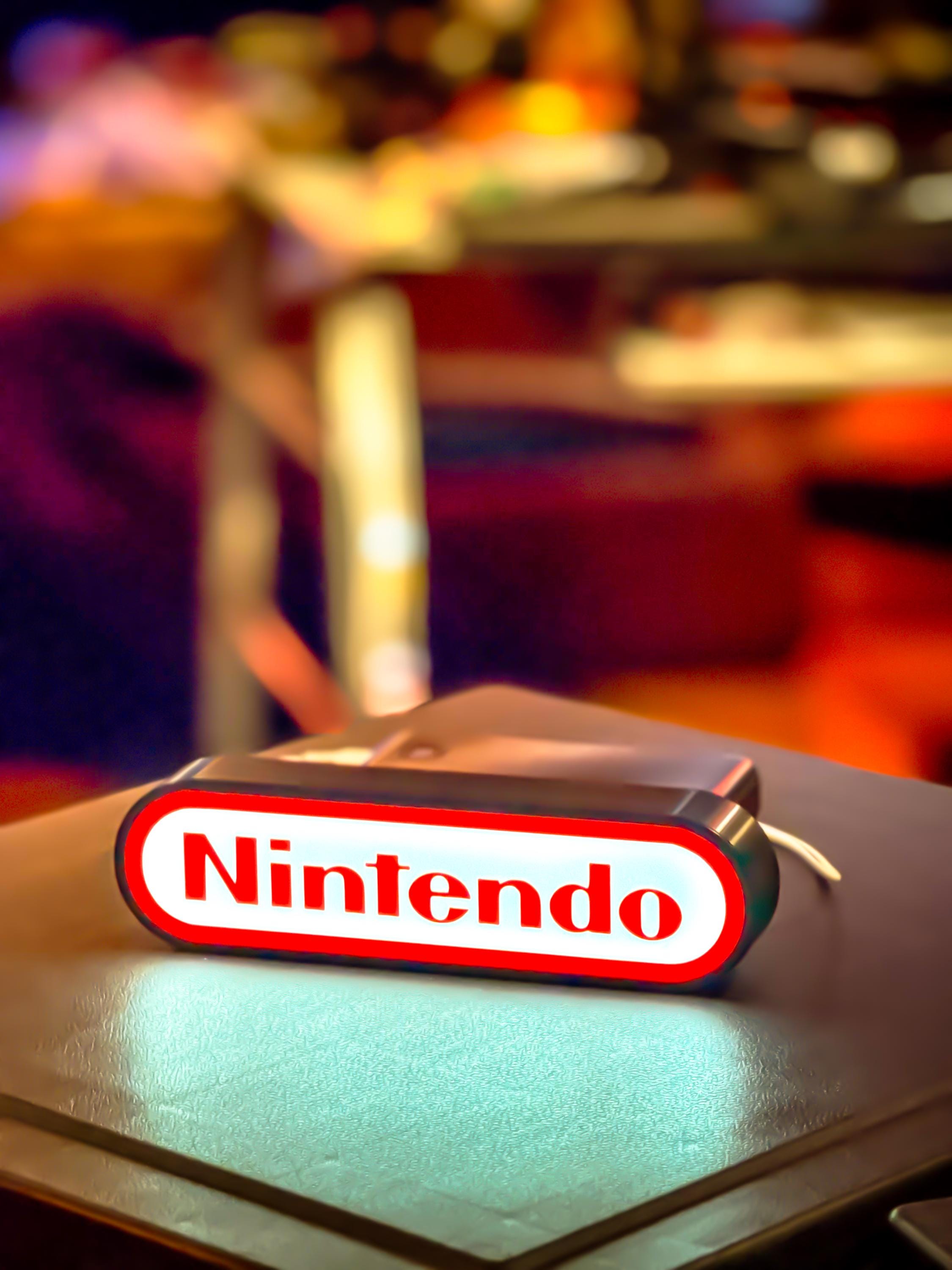 Nintendo Logo Lightbox | Retro LED Sign | USB Powered Night Lamp | Gamer Room & 80s 90s Gaming Decor