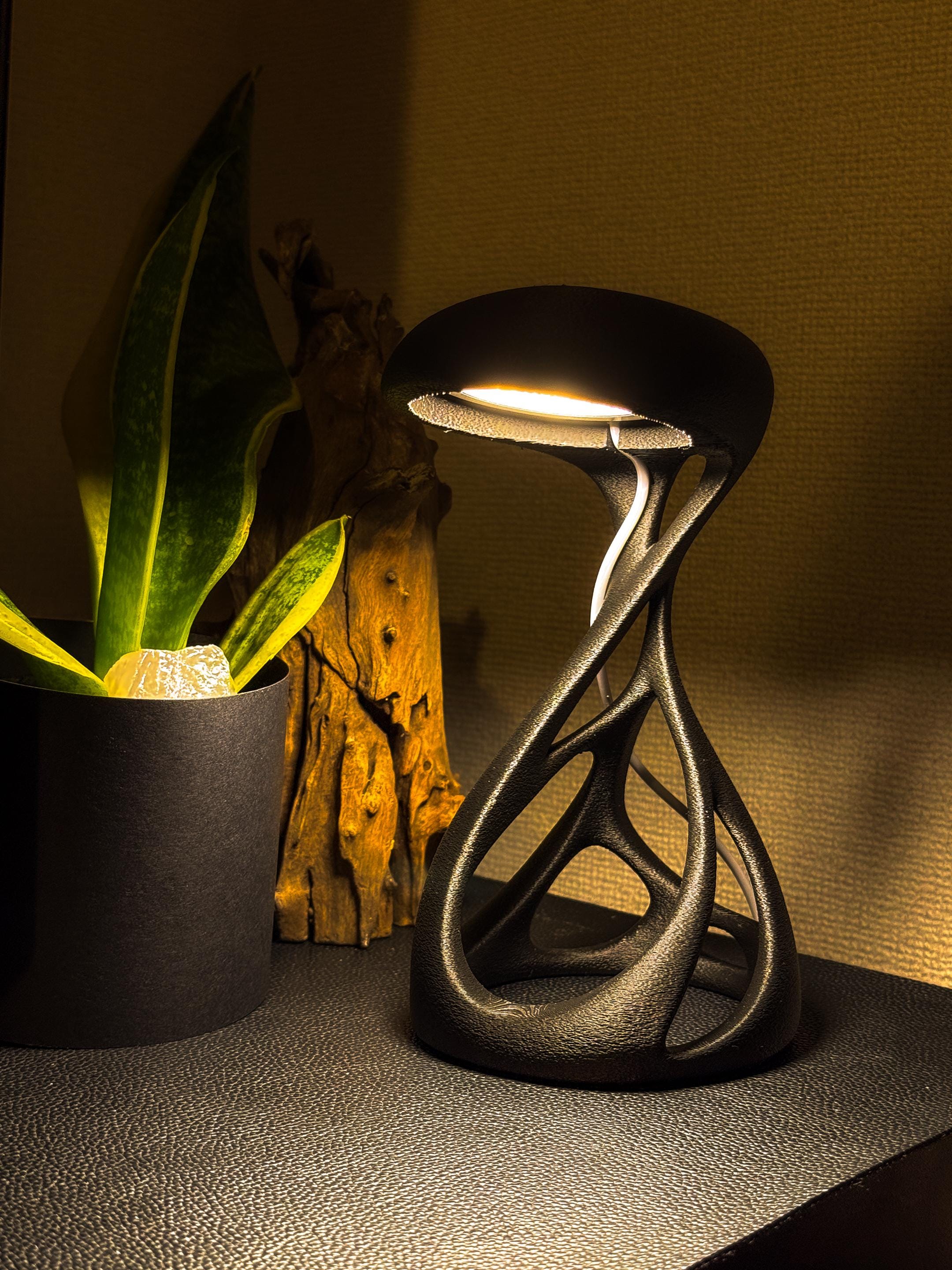 Alien 3D Printed LED Lamp – Futuristic Textured Desk Light, Modern Sci-Fi Home Décor