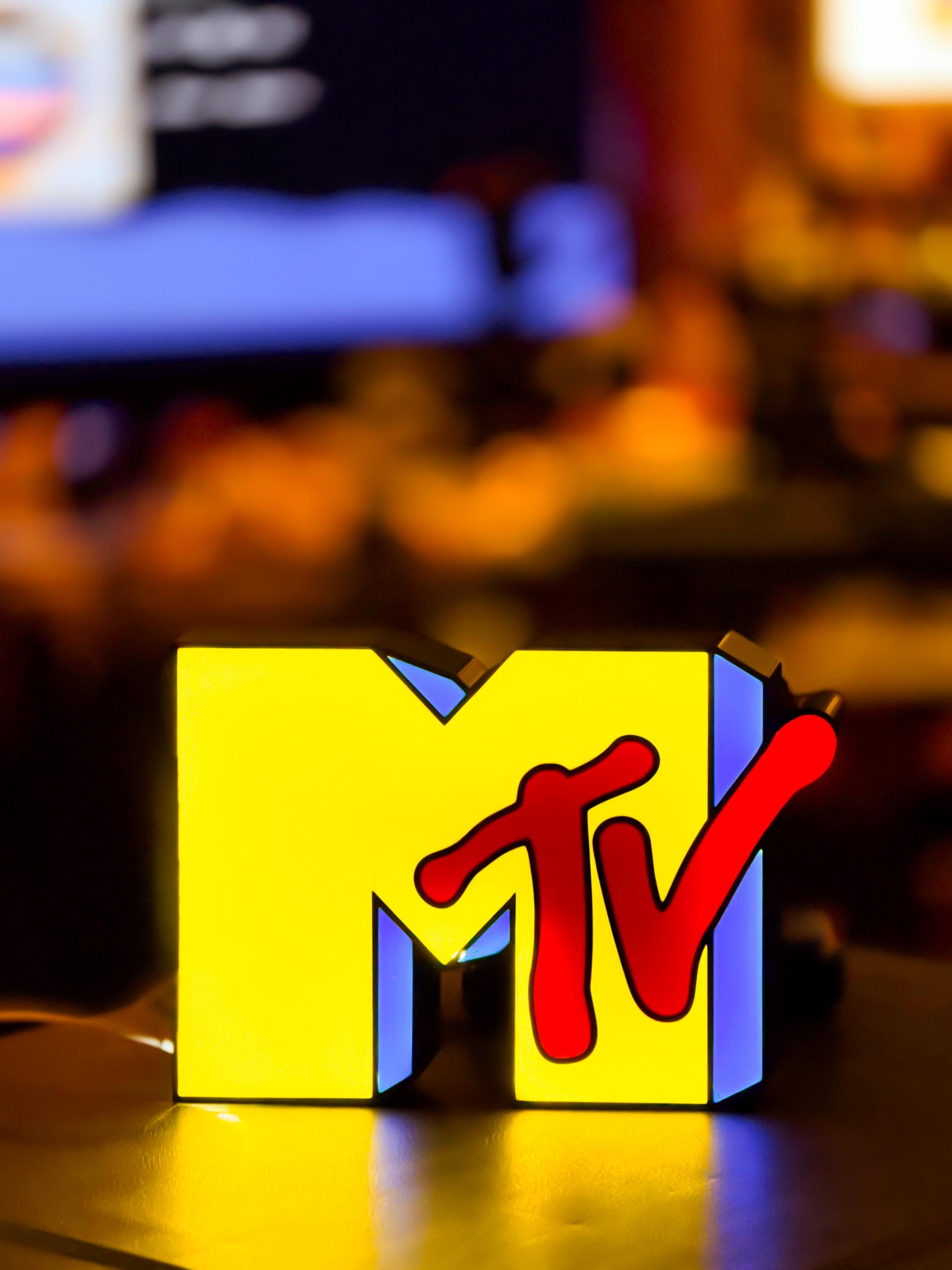 MTV Logo Lightbox | Retro led Sign | USB Powered Night Lamp | 80s 90s Music TV Decor