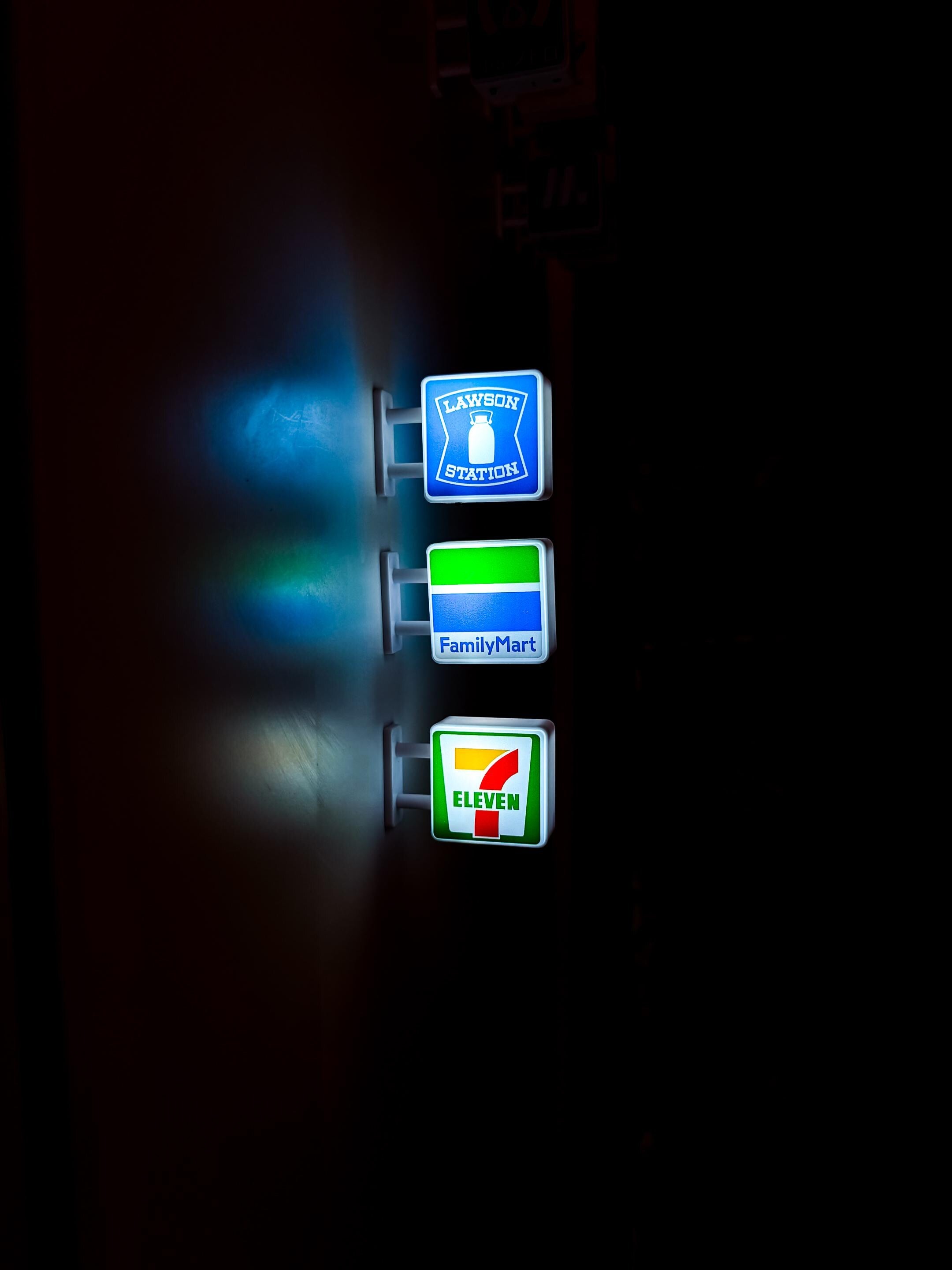 Kombini Magnet Bundle – Family Mart, Lawson & 7-Eleven Japanese Lightbox Set – Miniature Collectible LED Sign Souvenirs from Tokyo