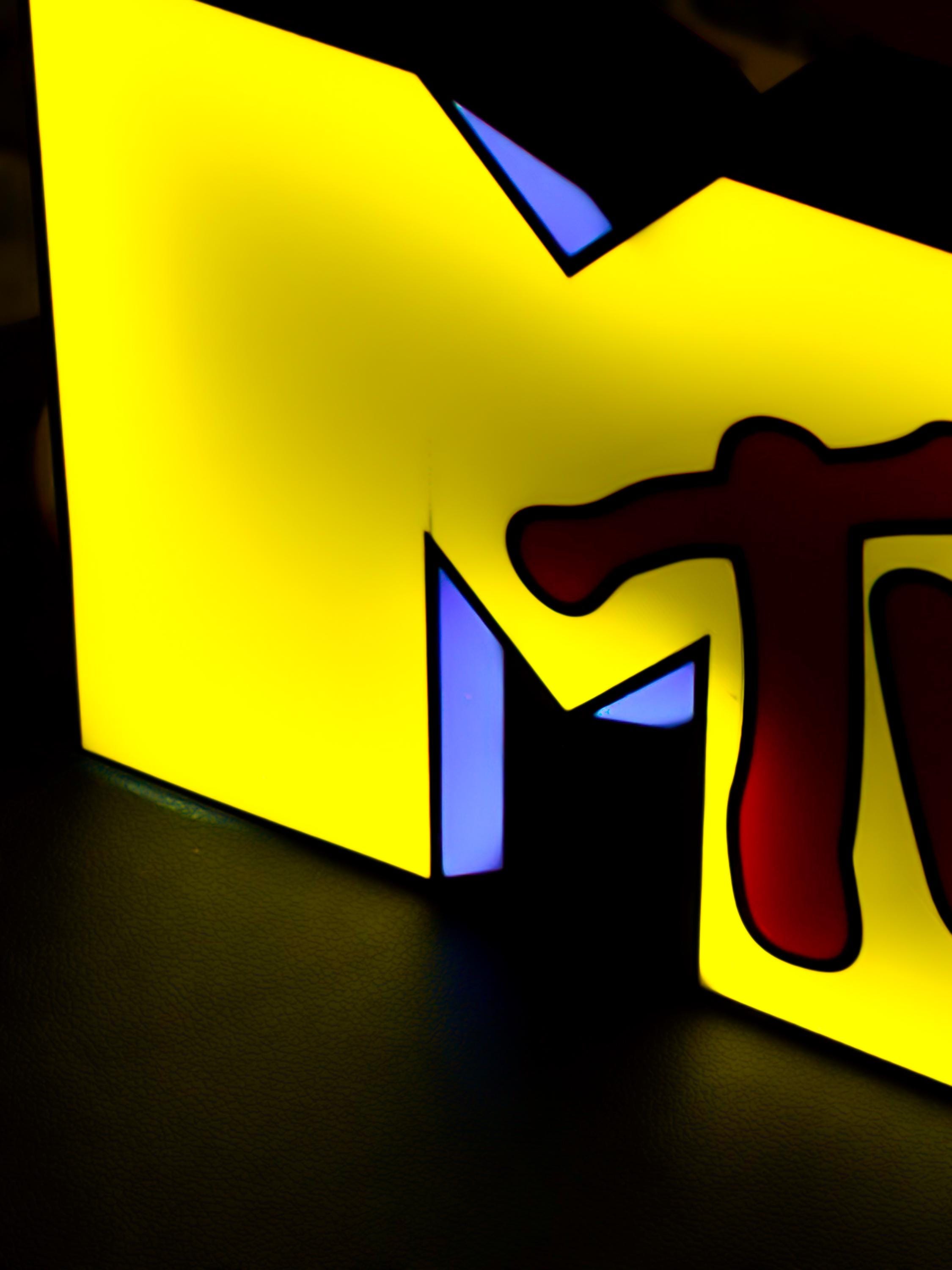 MTV Logo Lightbox | Retro led Sign | USB Powered Night Lamp | 80s 90s Music TV Decor