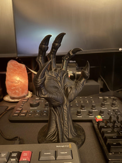 Alien Monster Claw Controller Stand: Giger-Inspired 3D Printed Gamepad Holder