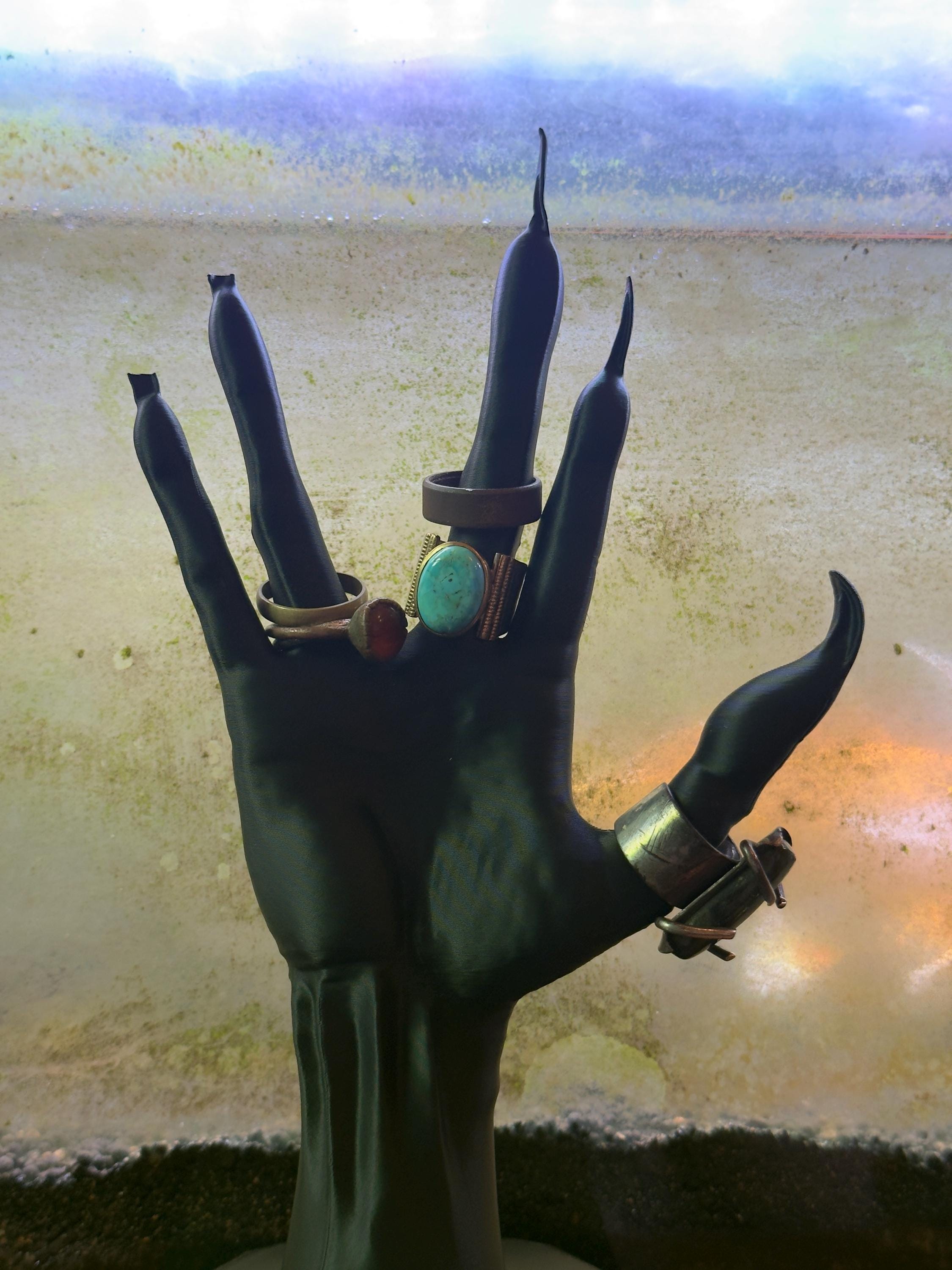 Alien Hand – Spock-Inspired Sculpture | 3D Printed in Tokyo | Sci-Fi Home Decor